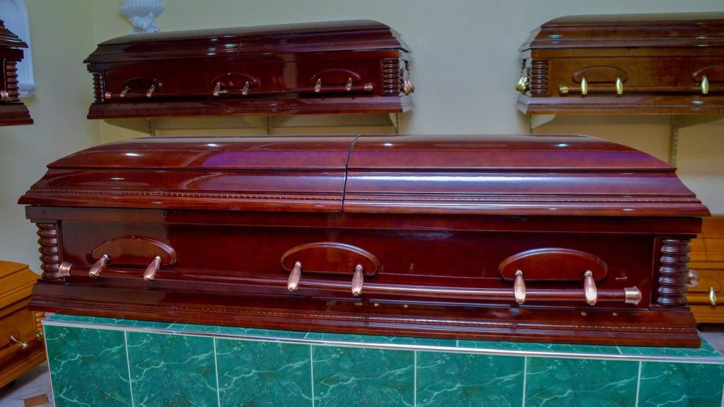 Important Things to Check Out When Looking For A Casket